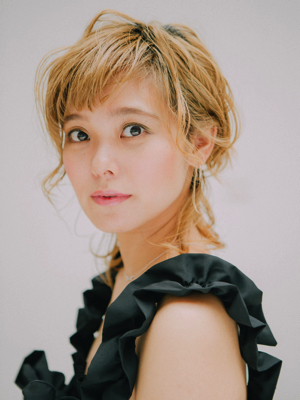大倉山にある人気の美容室「ソラコ(SORACO)大倉山店」のヘアスタイル「ねじりくるりんぱ」の拡大画像